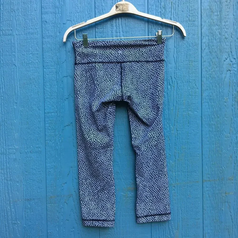 Lululemon Women’s Size 6 Stars Gray Wunder Under Cropped Athletic Leggings